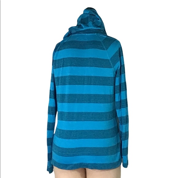 Under Armour Heat Gear Semi Fitted Striped Hoodie, M , EUC - Picture 2 of 3